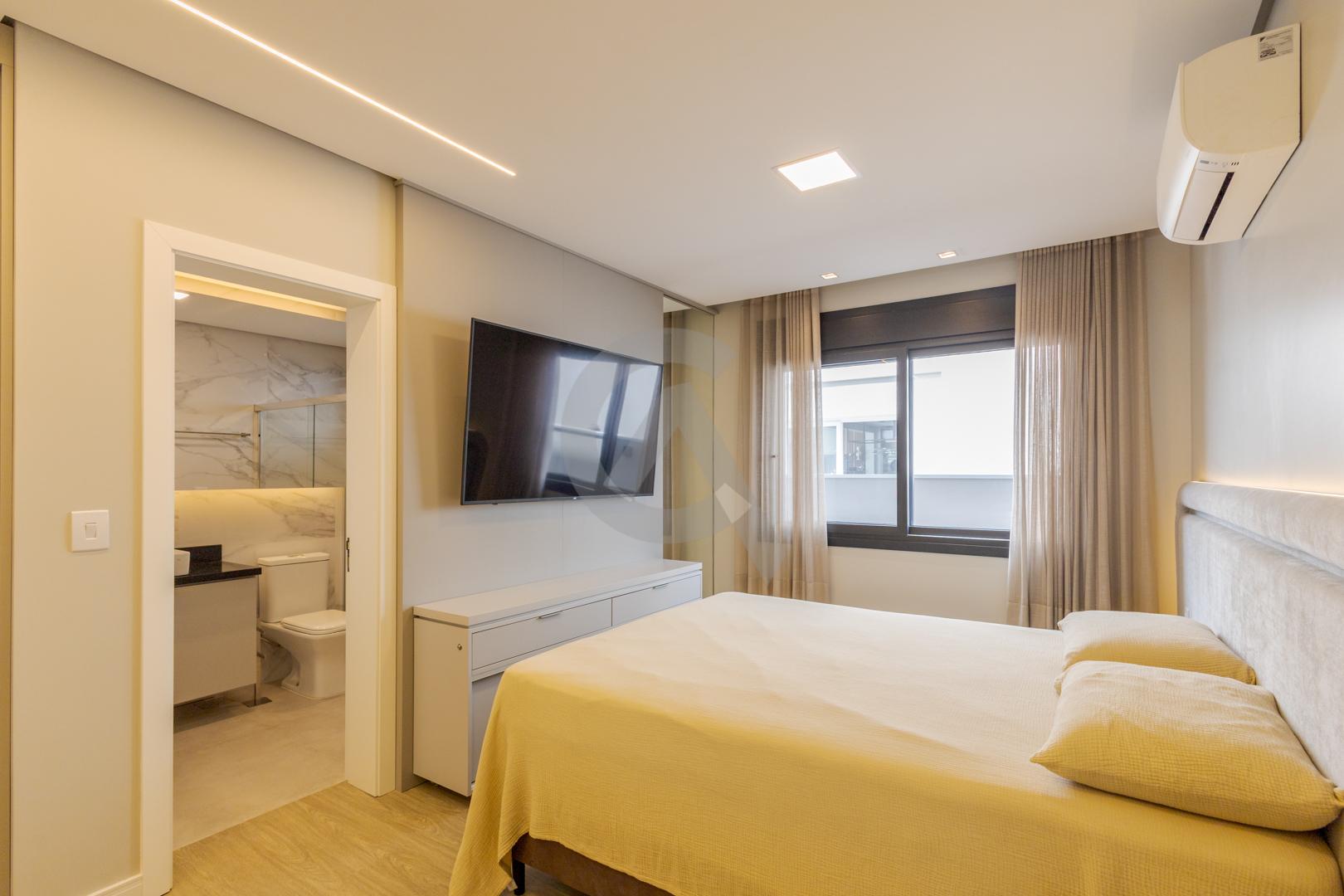 Casa em condom&iacute;nio &agrave; venda mobiliada 4 su&iacute;tes, p&aacute;tio com piscina em Canoas Rua Monte Castelo Canoas - 