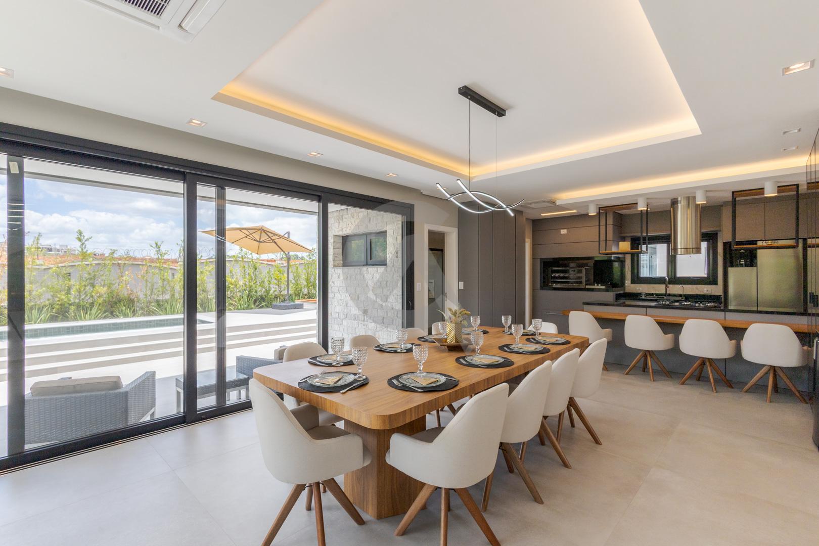 Casa em condom&iacute;nio &agrave; venda mobiliada 4 su&iacute;tes, p&aacute;tio com piscina em Canoas Rua Monte Castelo Canoas - 