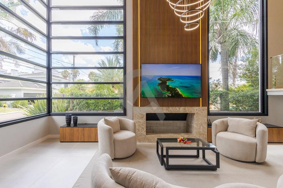 Casa em condom&iacute;nio &agrave; venda mobiliada 4 su&iacute;tes, p&aacute;tio com piscina em Canoas Rua Monte Castelo Canoas - 