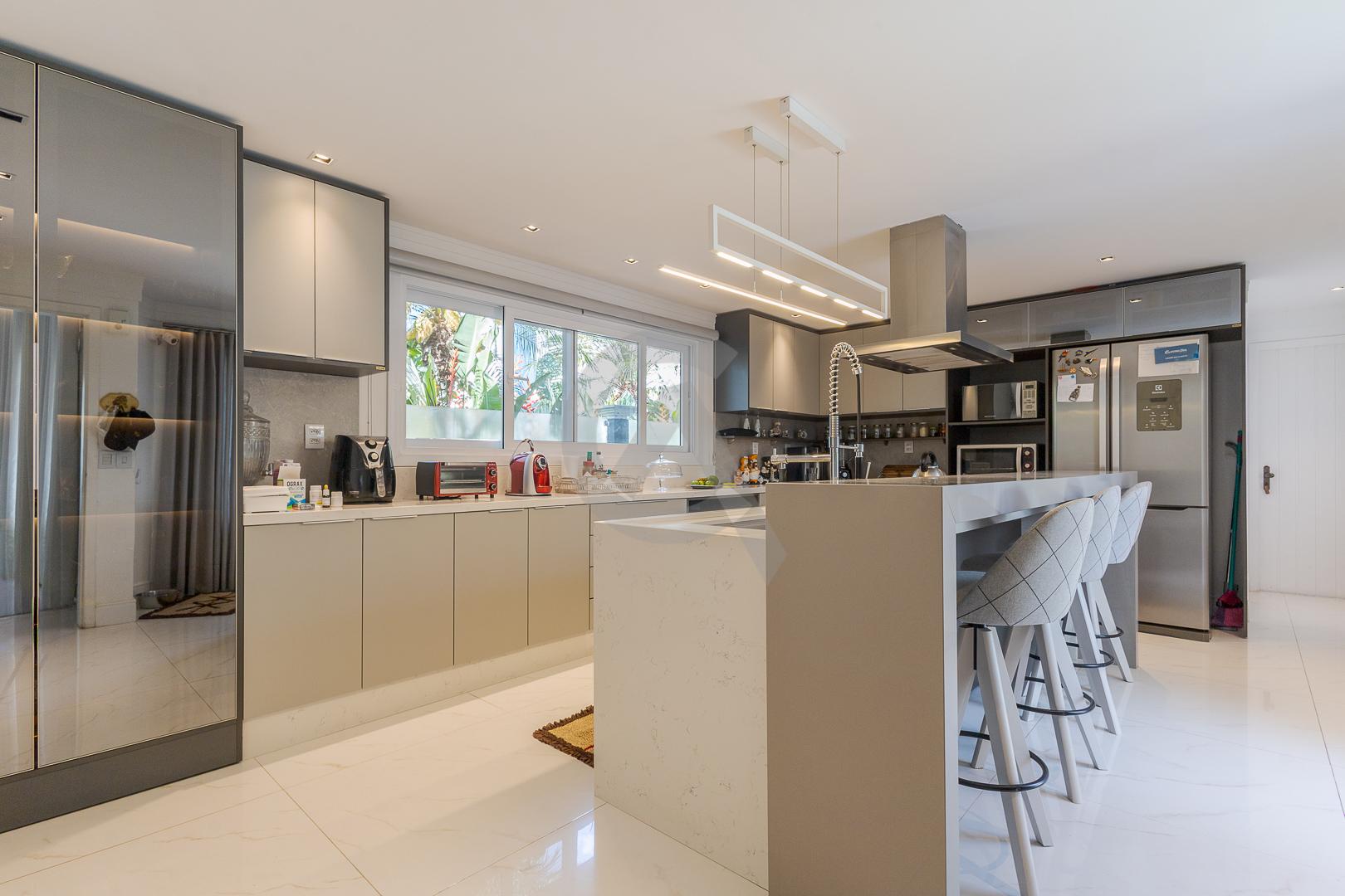 Casa em condom&iacute;nio alto pad&atilde;o &agrave; venda com piscina em Canoas Avenida Farroupilha Canoas - 