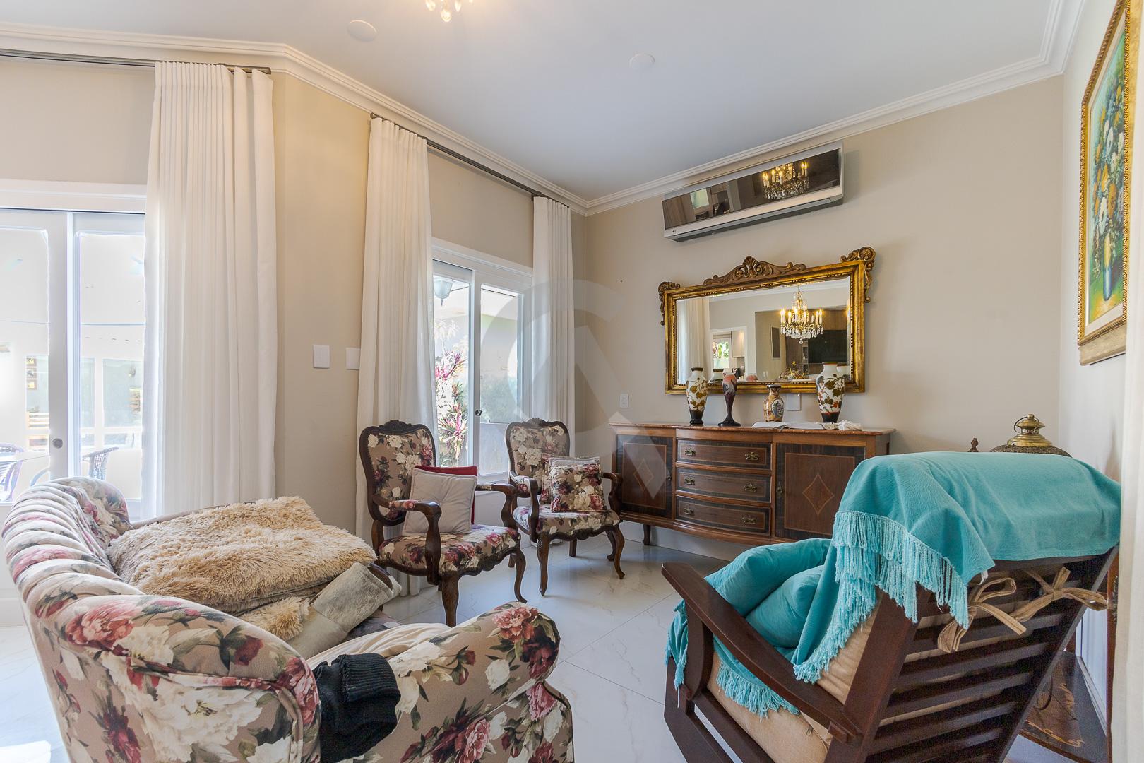 Casa em condom&iacute;nio alto pad&atilde;o &agrave; venda com piscina em Canoas Avenida Farroupilha Canoas - 