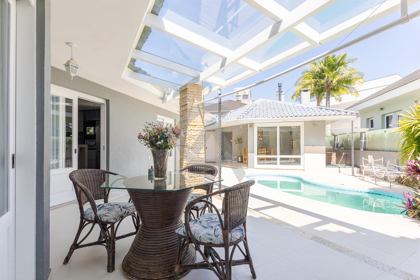 Casa em condom&iacute;nio alto pad&atilde;o &agrave; venda com piscina em Canoas Avenida Farroupilha Canoas - 