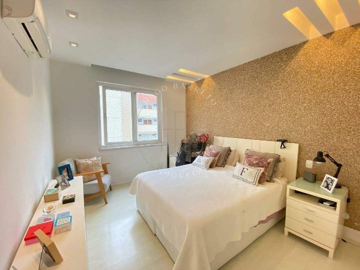 Apartamento à Venda Com Quatro Quartos e Uma Vaga em Copacabana - RJ Rua Tonelero Rio de Janeiro - 
