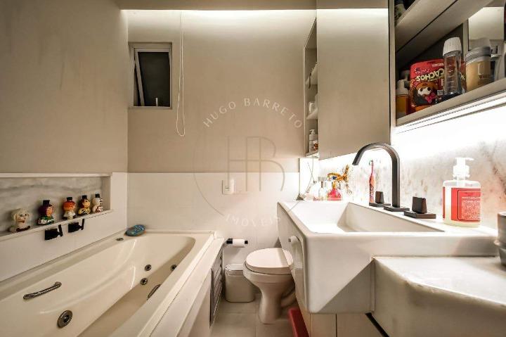 Apartamento Reformado Por Arquiteta com 3 Quartos Sendo 1 Suíte 3 Banheiros e 1 Vaga Rua General Glicério Rio de Janeiro - 