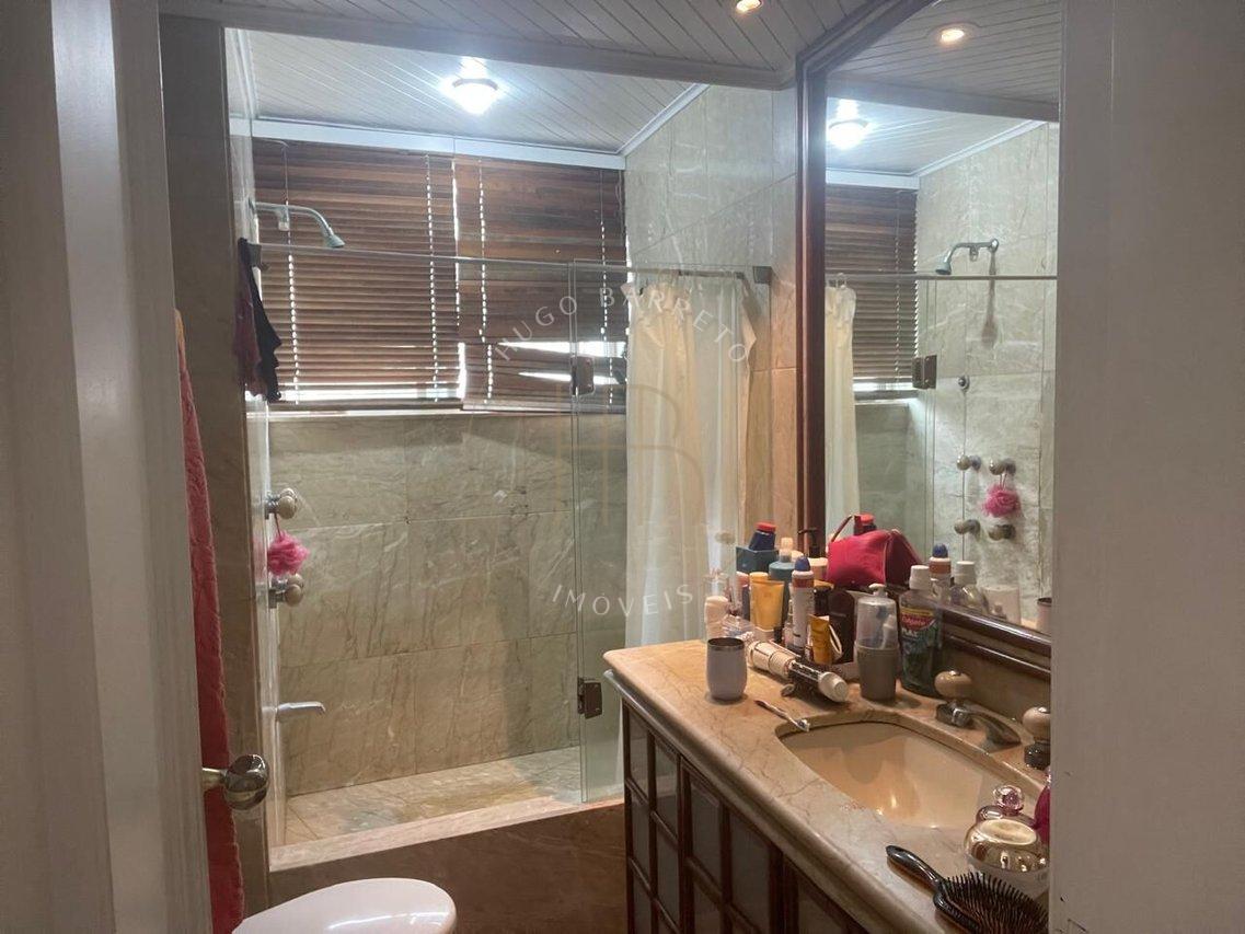 𝐀𝐩𝐚𝐫𝐭𝐚𝐦𝐞𝐧𝐭𝐨 𝐅𝐫𝐞𝐧𝐭𝐞 𝐌𝐚𝐫 𝐧𝐚 𝐁𝐚𝐫𝐫𝐚 𝐝𝐚 𝐓𝐢𝐣𝐮𝐜𝐚 Avenida Lúcio - Barra da Tijuca Rio de Janeiro - 