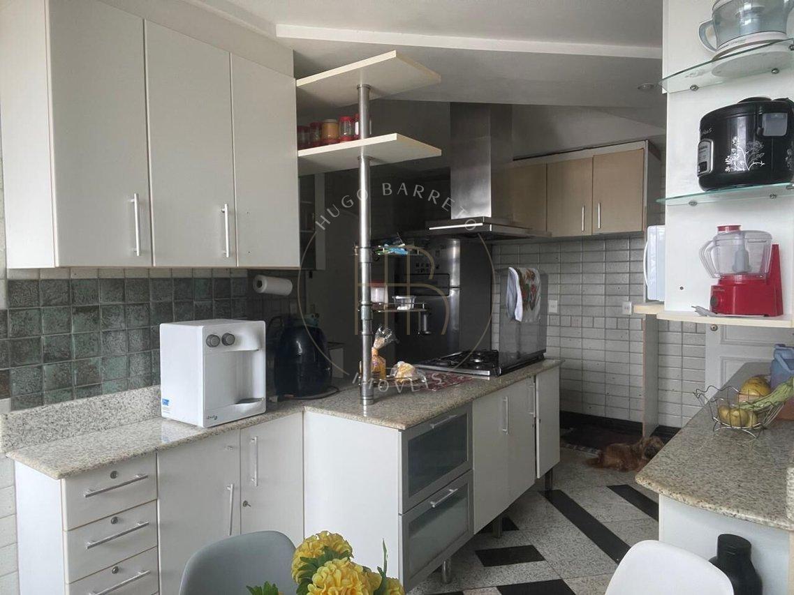 𝐀𝐩𝐚𝐫𝐭𝐚𝐦𝐞𝐧𝐭𝐨 𝐅𝐫𝐞𝐧𝐭𝐞 𝐌𝐚𝐫 𝐧𝐚 𝐁𝐚𝐫𝐫𝐚 𝐝𝐚 𝐓𝐢𝐣𝐮𝐜𝐚 Avenida Lúcio - Barra da Tijuca Rio de Janeiro - 