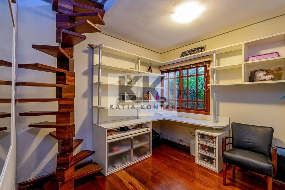 Casa TSNDDF 429 Casa 612481066-215 374m² 6D Sargento Nicolau Dias de Farias Porto Alegre - 