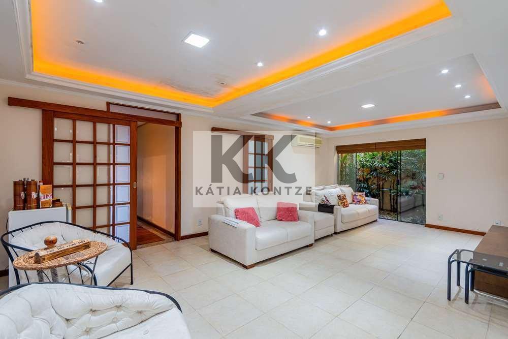 Casa TSNDDF 429 Casa 612481066-215 374m² 6D Sargento Nicolau Dias de Farias Porto Alegre - 
