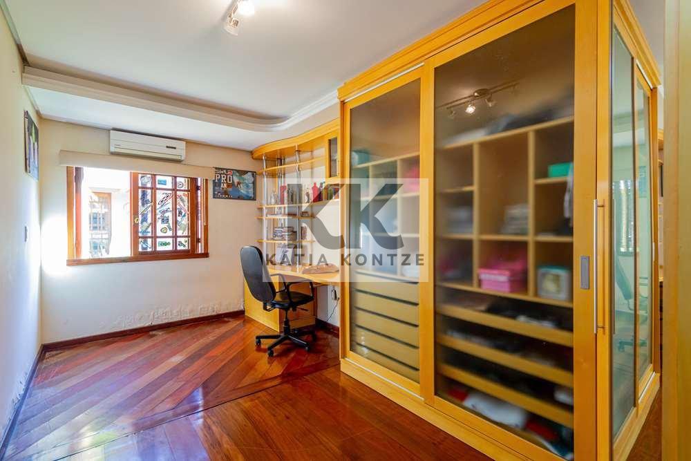 Casa TSNDDF 429 Casa 612481066-215 374m² 6D Sargento Nicolau Dias de Farias Porto Alegre - 