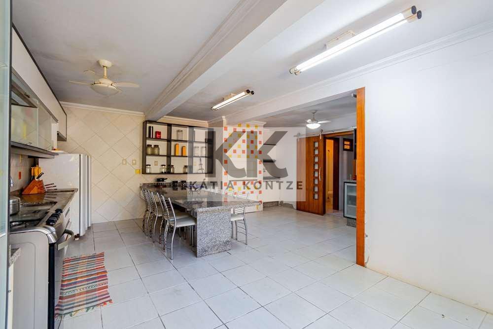 Casa TSNDDF 429 Casa 612481066-215 374m² 6D Sargento Nicolau Dias de Farias Porto Alegre - 