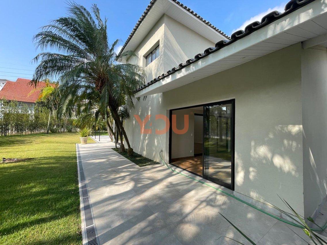 Casa com 4 Suítes sendo 1 Master -  Condomínio Residencial 6  Santana de Parnaíba - 