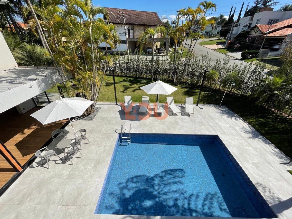 Casa com 4 Suítes sendo 1 Master -  Condomínio Residencial 6  Santana de Parnaíba - 