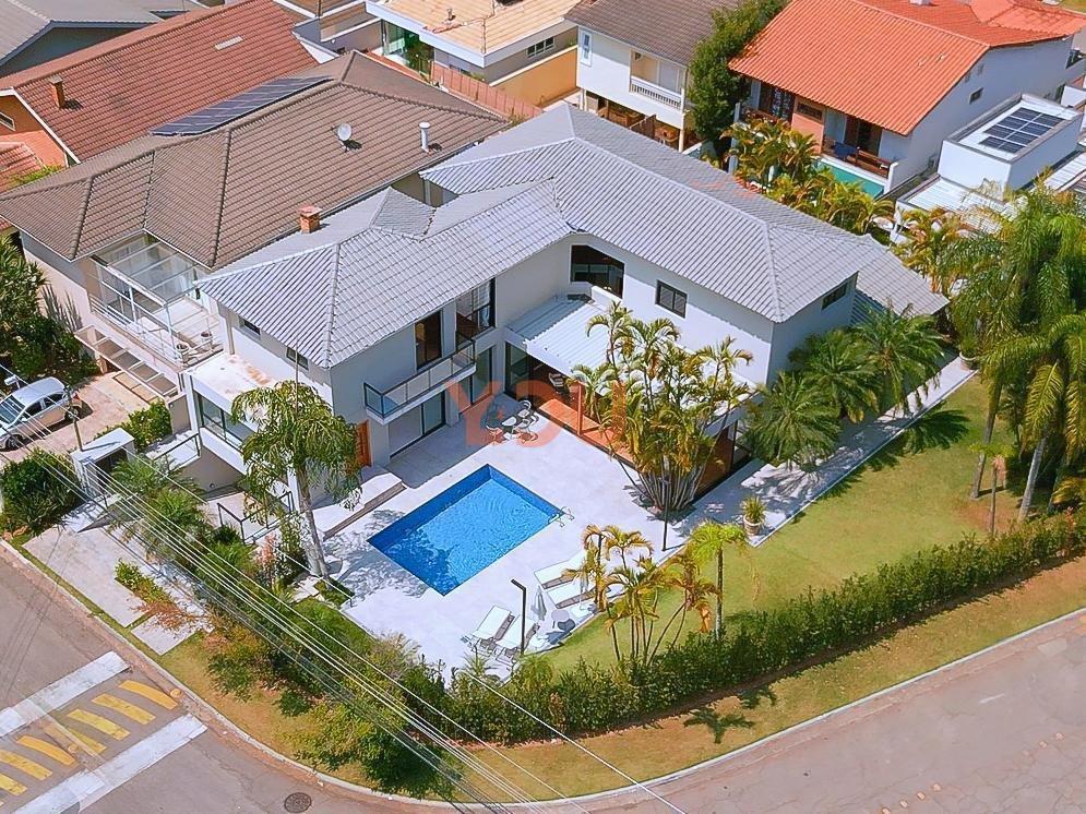 Casa com 4 Suítes sendo 1 Master -  Condomínio Residencial 6  Santana de Parnaíba - 