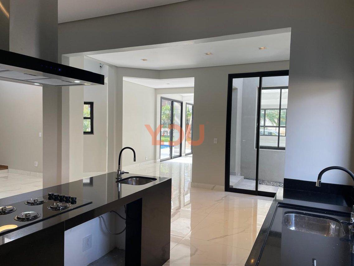 Casa com 4 Suítes sendo 1 Master -  Condomínio Residencial 6  Santana de Parnaíba - 