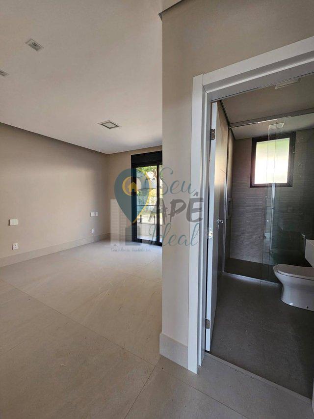 Casa em condom&iacute;no fechado em Atibaia 7 su&iacute;tes Rua das Bromélias Atibaia - 