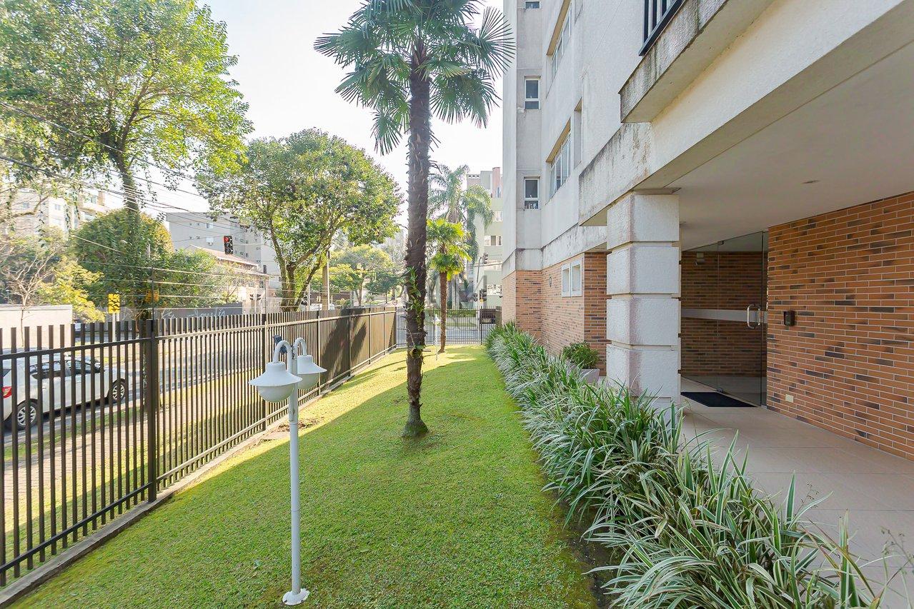Maravilhosa cobertura duplex face norte com 215m² privativos no coração do Água Verde Rua Palmeiras Curitiba - 