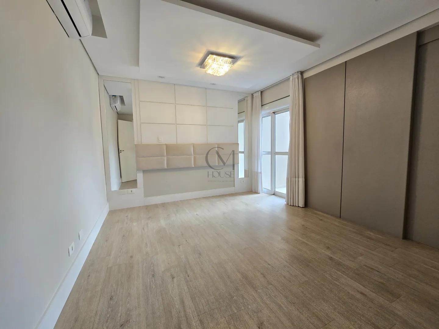 Maravilhosa cobertura duplex face norte com 215m&sup2; privativos no cora&ccedil;&atilde;o do &Aacute;gua Verde Rua Palmeiras Curitiba - 