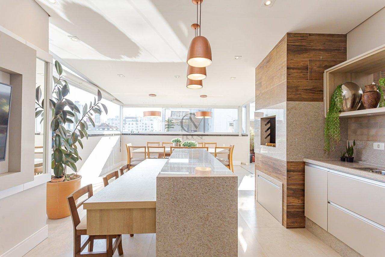 Maravilhosa cobertura duplex face norte com 215m² privativos no coração do Água Verde Rua Palmeiras Curitiba - 