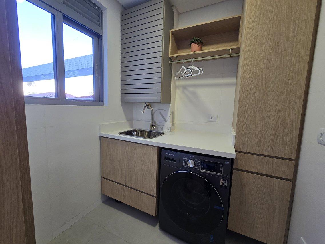 Apartamento 3 quartos com suíte, mobiliado e decorado à uma quadra do Shopping Curitiba  Curitiba - 