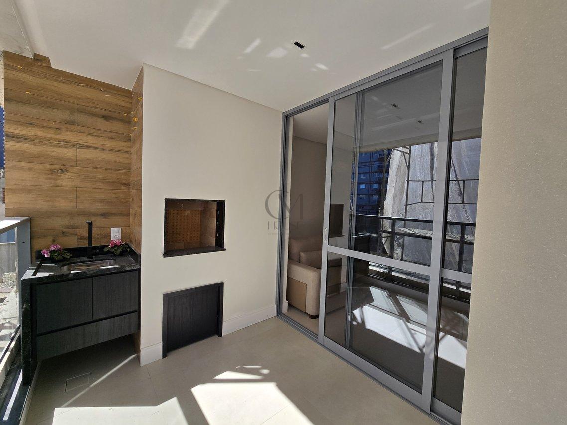 Apartamento 3 quartos com suíte, mobiliado e decorado à uma quadra do Shopping Curitiba  Curitiba - 
