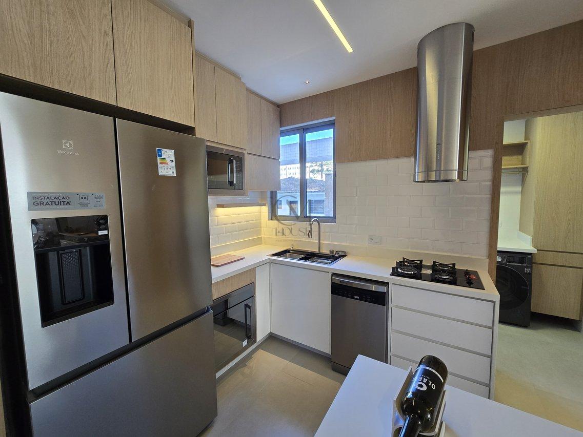 Apartamento 3 quartos com suíte, mobiliado e decorado à uma quadra do Shopping Curitiba  Curitiba - 