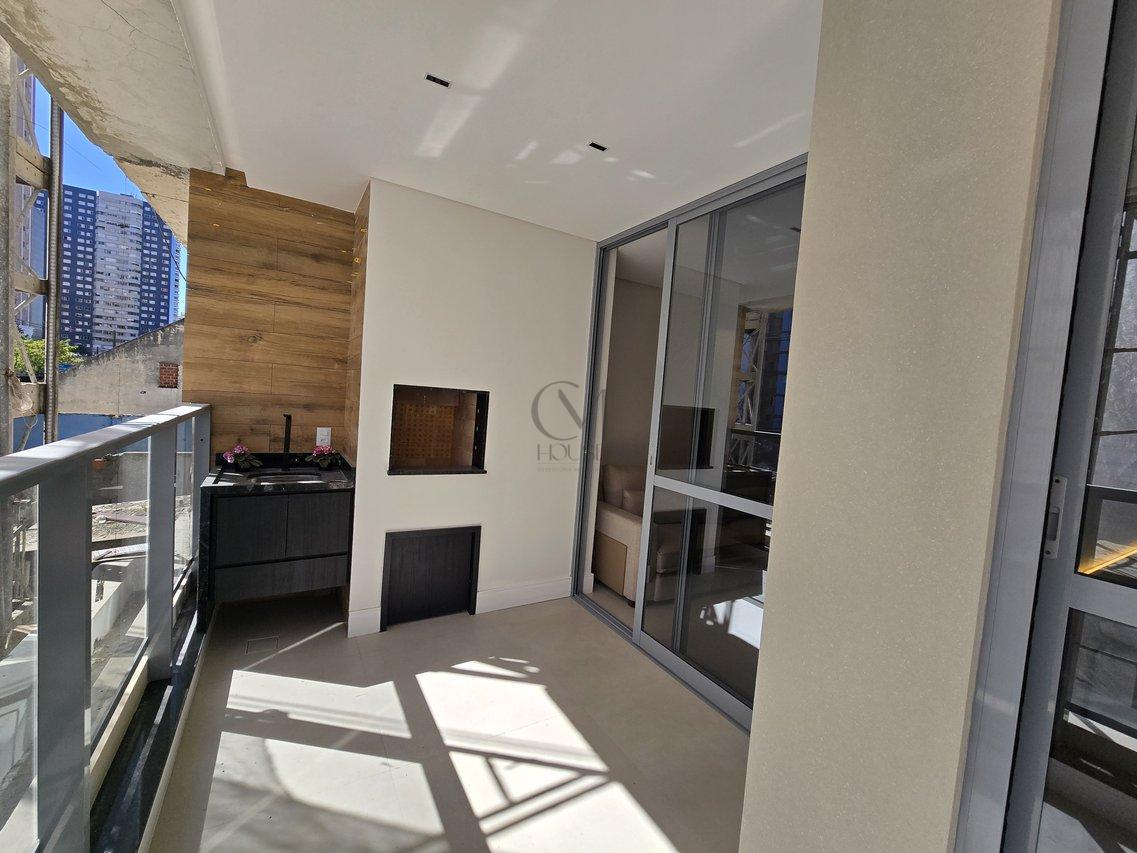 Apartamento 3 quartos com suíte, mobiliado e decorado à uma quadra do Shopping Curitiba  Curitiba - 