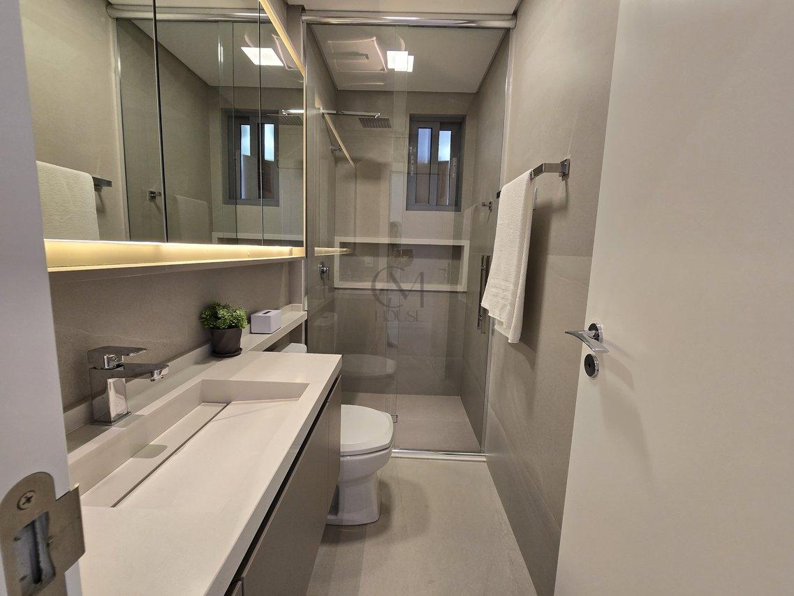 Apartamento 3 quartos com suíte, mobiliado e decorado à uma quadra do Shopping Curitiba  Curitiba - 