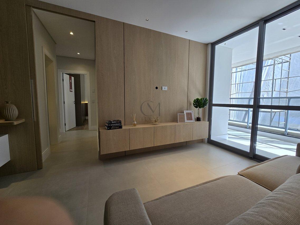 Apartamento 3 quartos com suíte, mobiliado e decorado à uma quadra do Shopping Curitiba  Curitiba - 