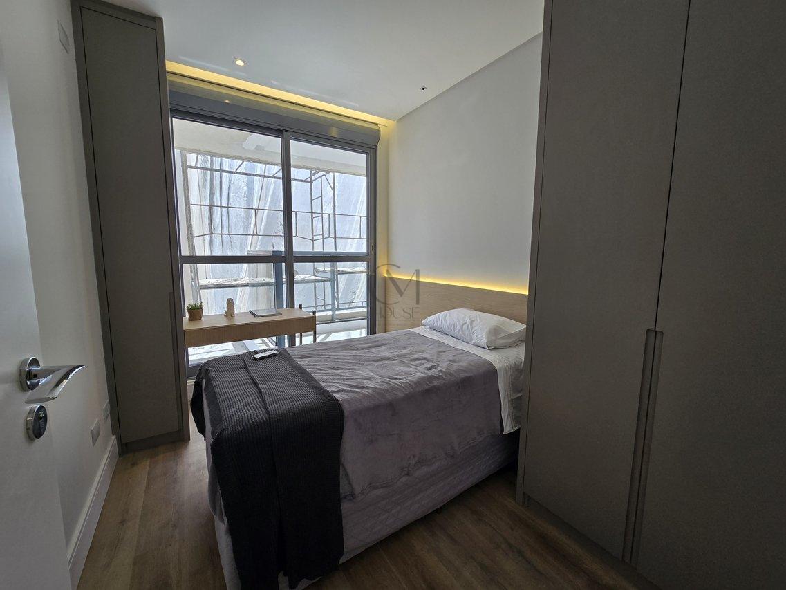 Apartamento 3 quartos com suíte, mobiliado e decorado à uma quadra do Shopping Curitiba  Curitiba - 