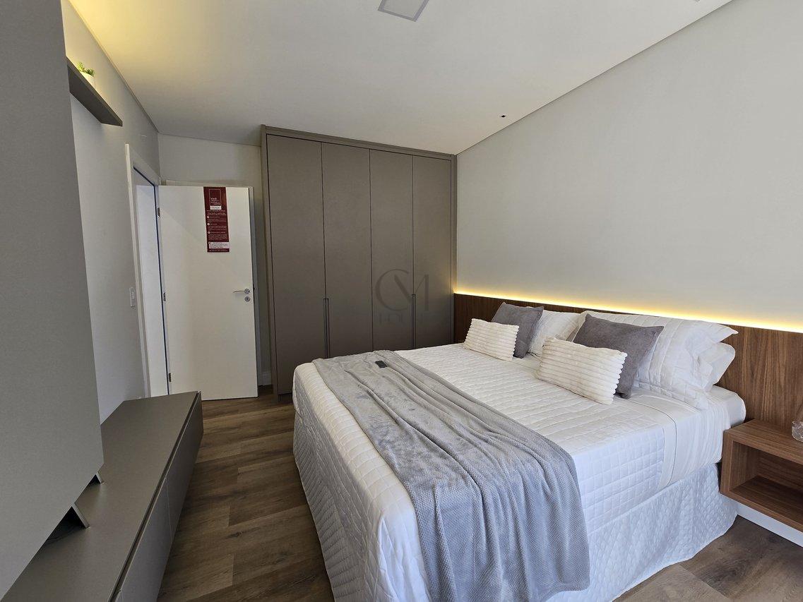 Apartamento 3 quartos com suíte, mobiliado e decorado à uma quadra do Shopping Curitiba  Curitiba - 