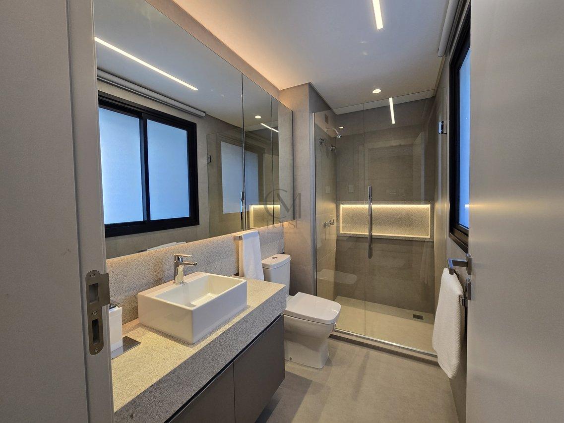 Belíssimo Apartamento com 3 suítes 100% mobiliado no Centro Cívico Rua Vieira dos Santos Curitiba - 