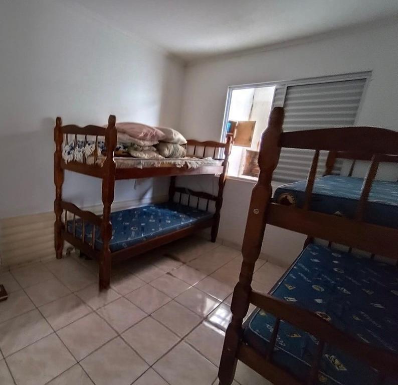 Casa mobiliada com 2 quartos a 400m da praia em Pontal do Sul Rua Erva Cidreira Pontal do Paraná - 