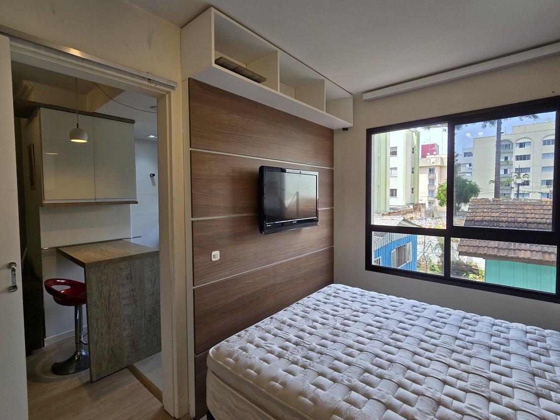 Ótimo apartamento mobiliado com 1 suíte e vaga de garagem no Água Verde Rua Alcebíades Plaisant Curitiba - 