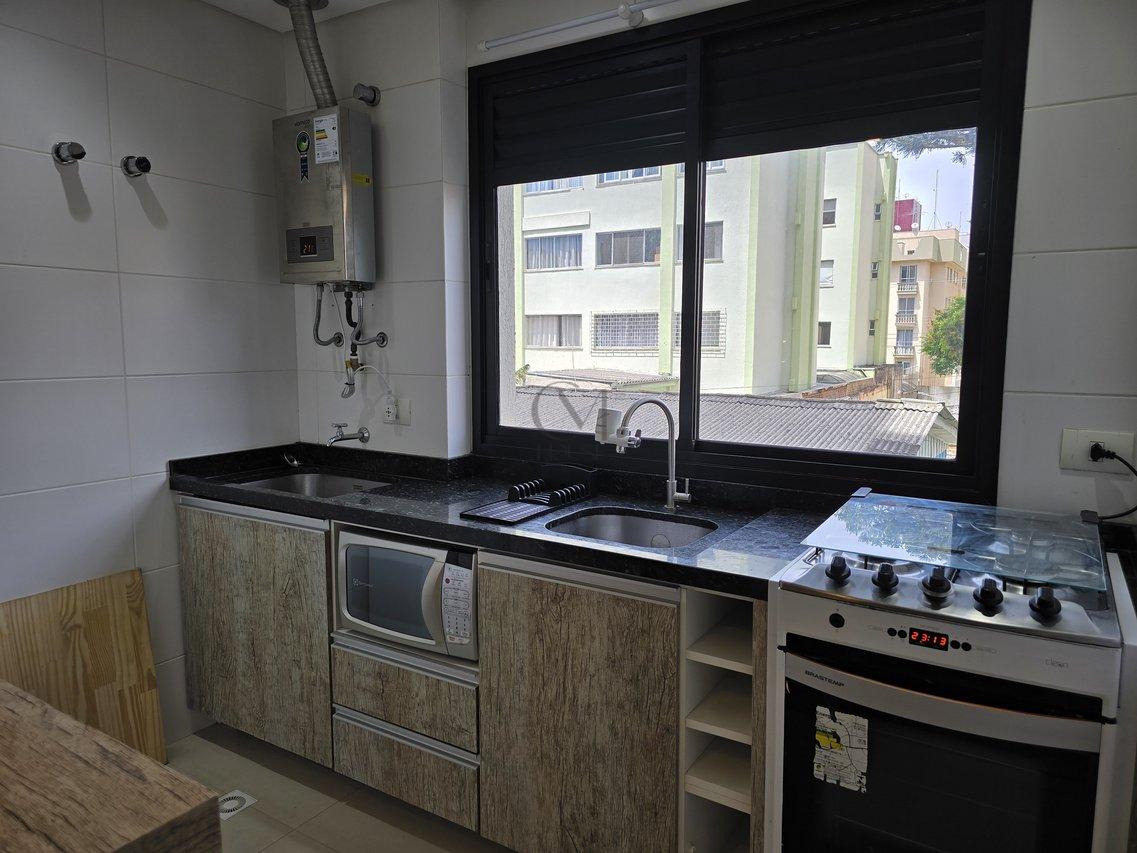 Ótimo apartamento mobiliado com 1 suíte e vaga de garagem no Água Verde Rua Alcebíades Plaisant Curitiba - 