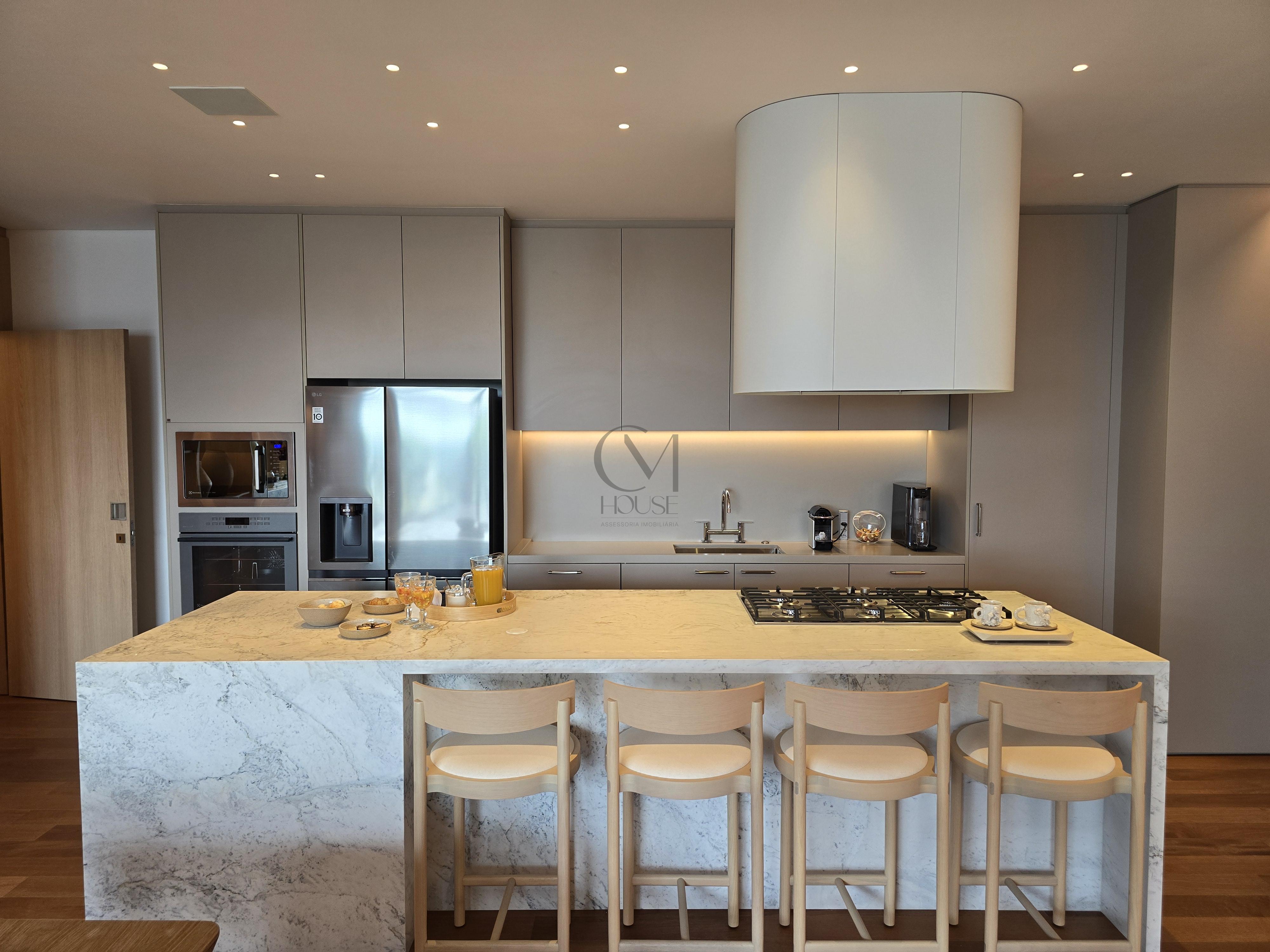 Apartamento novo e finamente mobiliado e decorado Rua Professor Assis Gonçalves Curitiba - 