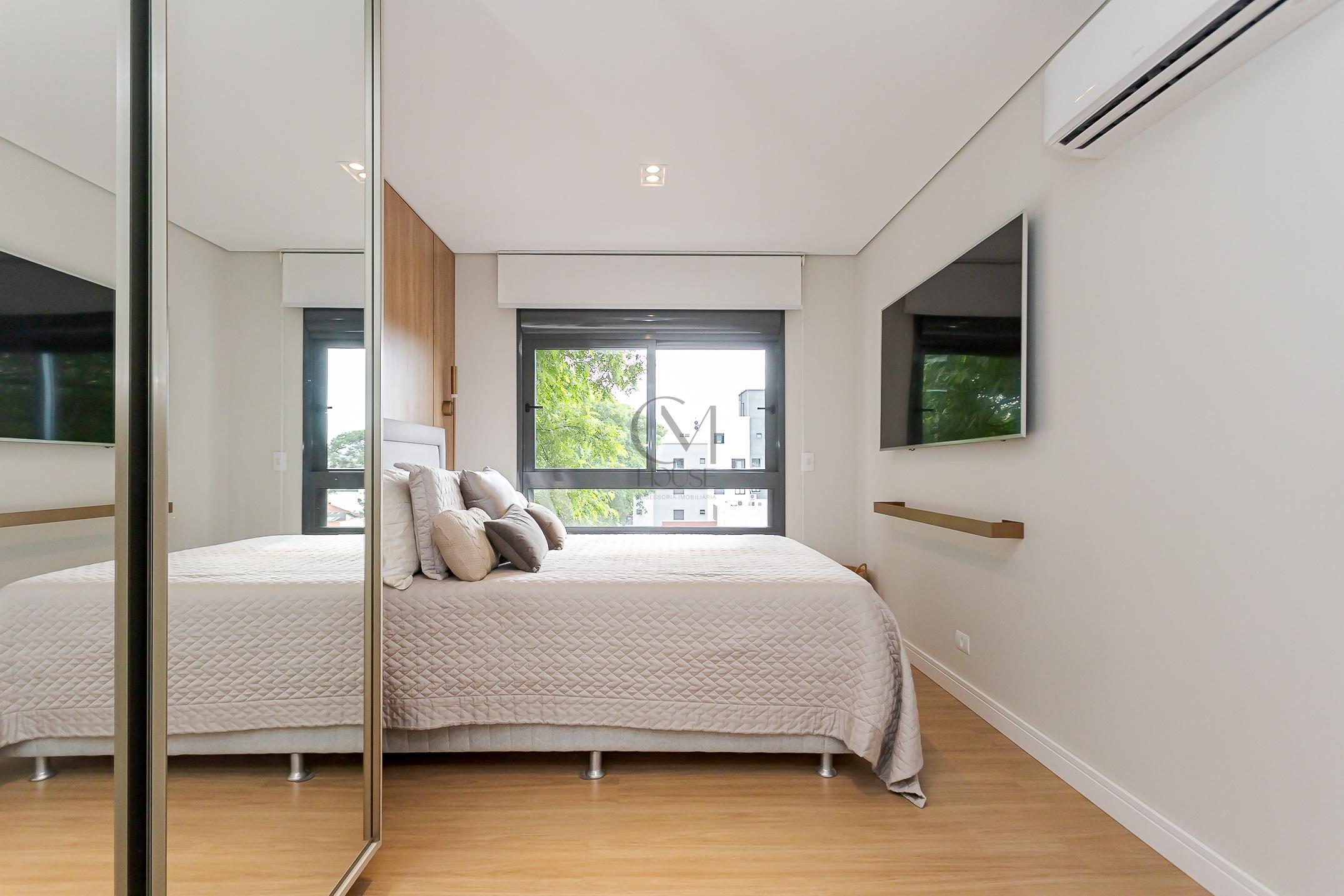 Apartamento completamente mobiliado com 2 quartos (1 su&iacute;te) e 2 vagas de garagem Rua Coronel Airton Plaisant Curitiba - 