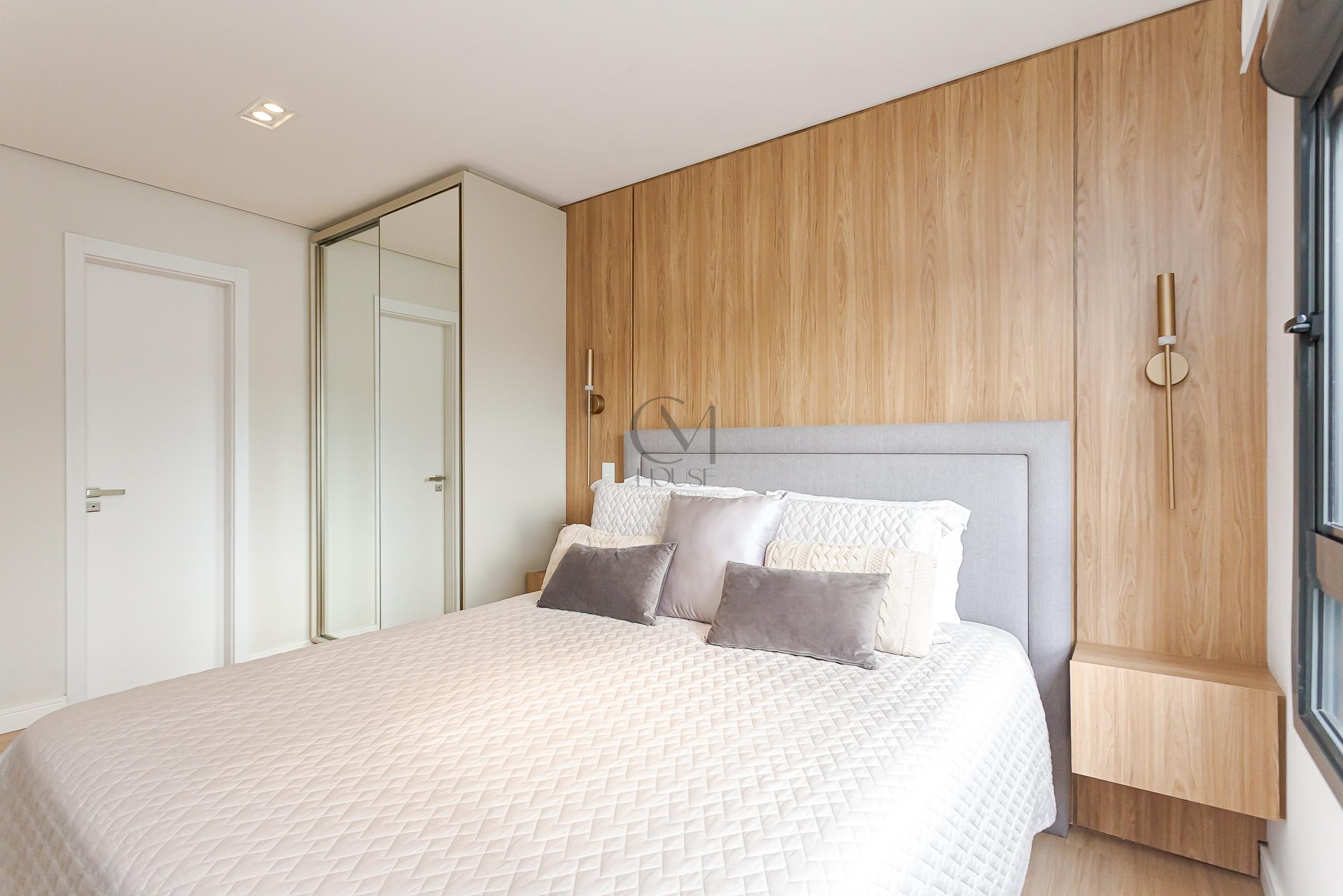 Apartamento completamente mobiliado com 2 quartos (1 su&iacute;te) e 2 vagas de garagem Rua Coronel Airton Plaisant Curitiba - 