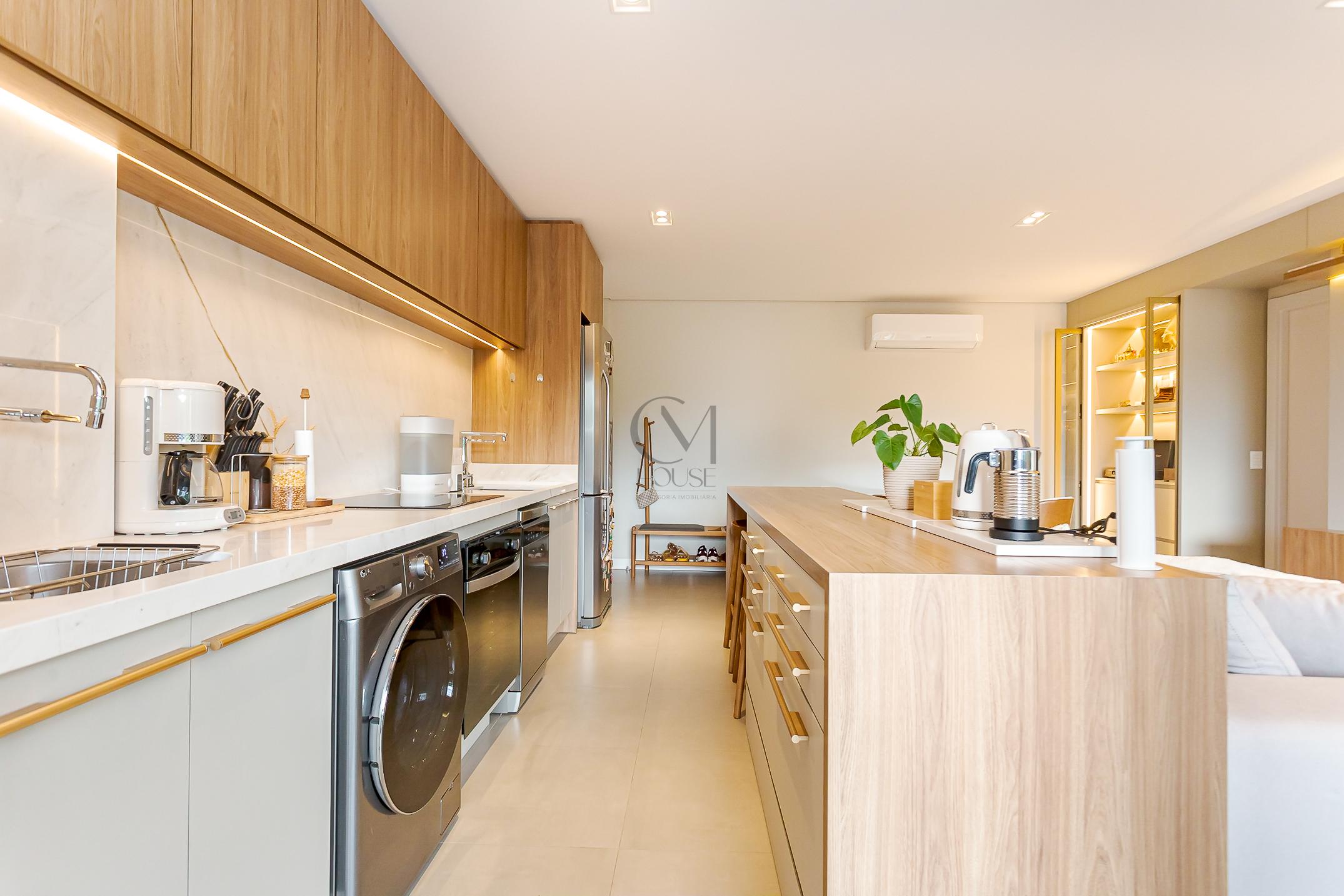 Apartamento completamente mobiliado com 2 quartos (1 su&iacute;te) e 2 vagas de garagem Rua Coronel Airton Plaisant Curitiba - 