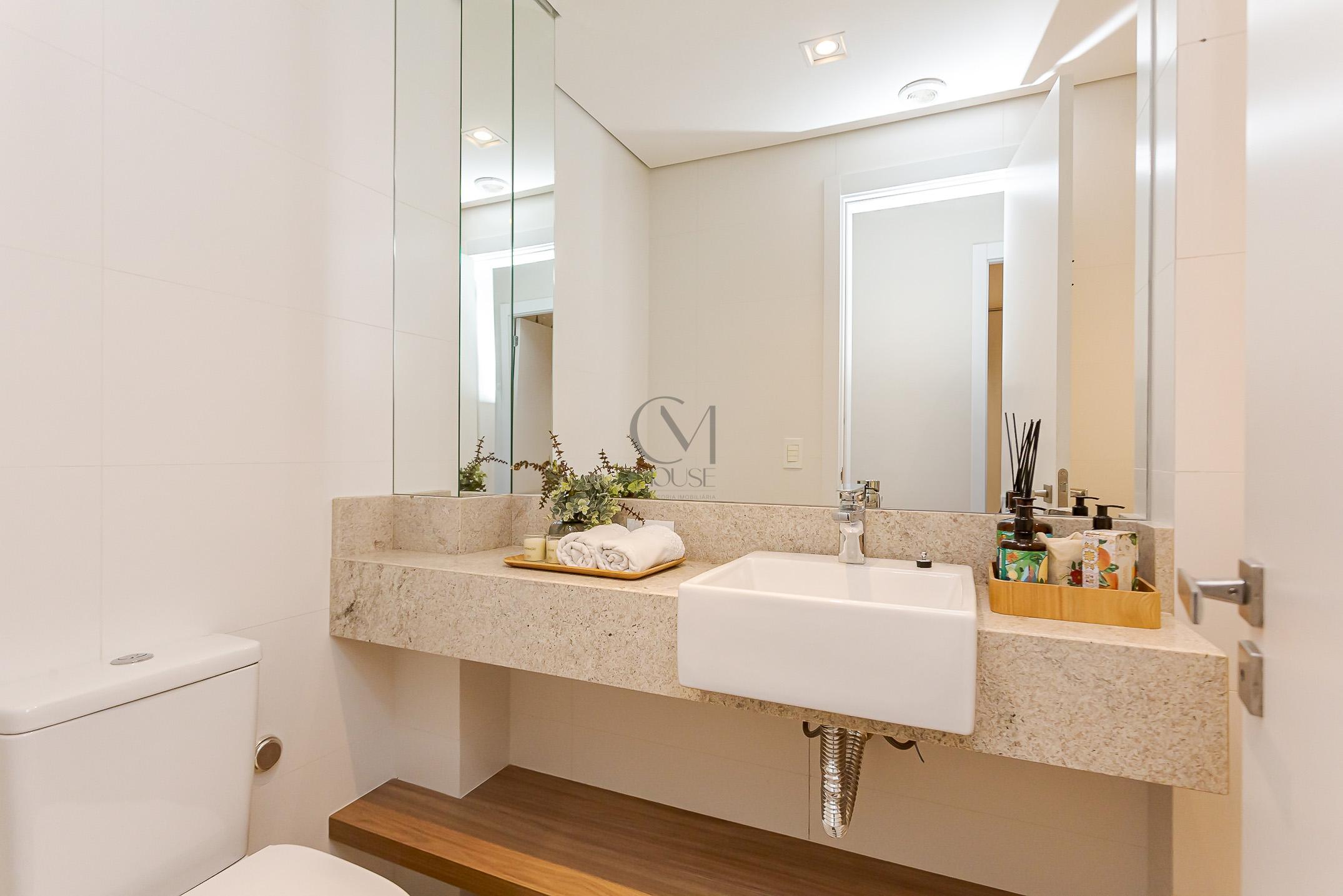 Apartamento completamente mobiliado com 2 quartos (1 su&iacute;te) e 2 vagas de garagem Rua Coronel Airton Plaisant Curitiba - 