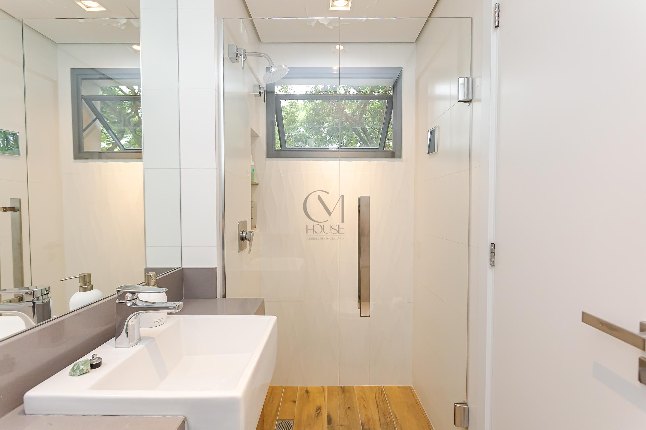 Apartamento completamente mobiliado com 2 quartos (1 su&iacute;te) e 2 vagas de garagem Rua Coronel Airton Plaisant Curitiba - 