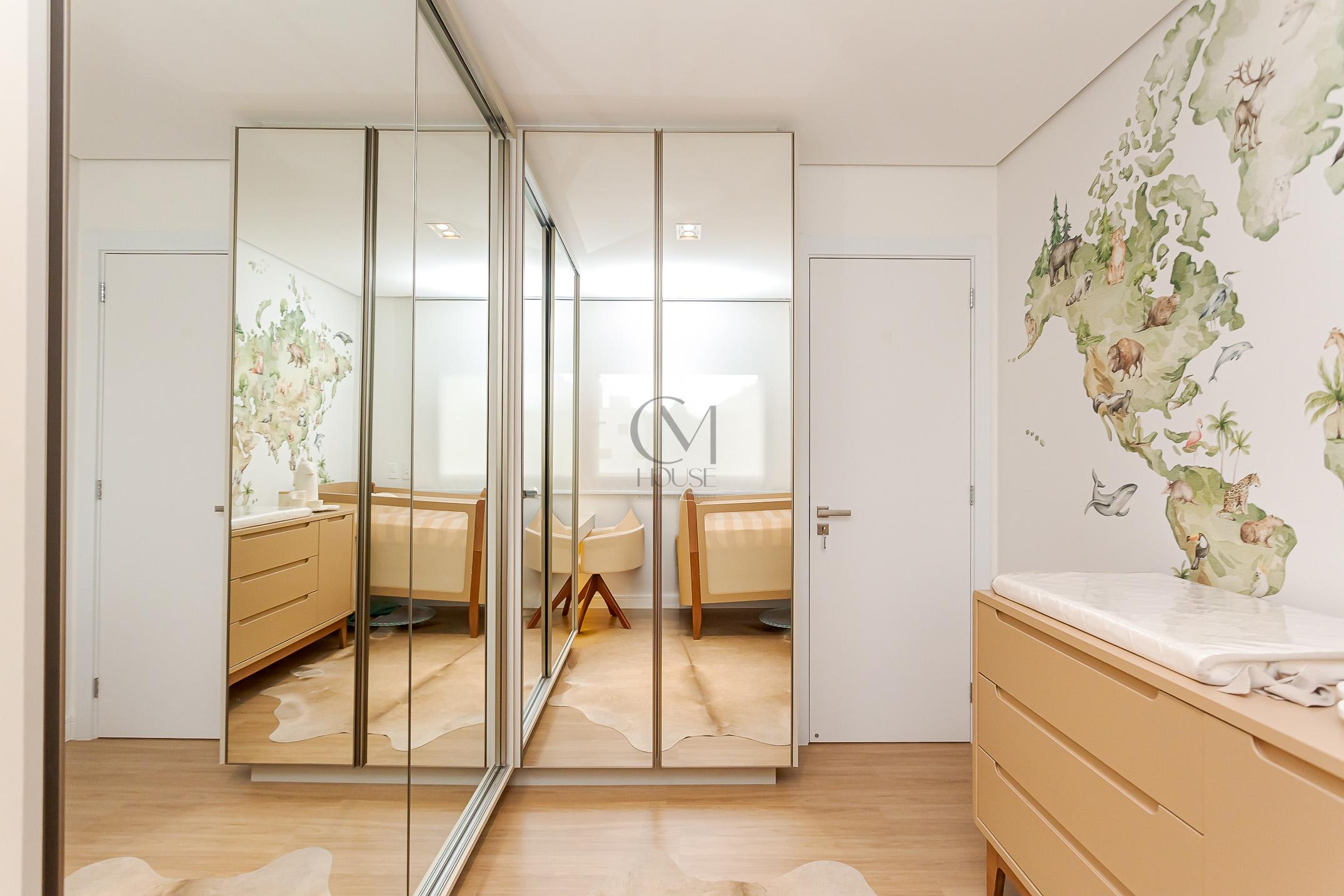 Apartamento completamente mobiliado com 2 quartos (1 su&iacute;te) e 2 vagas de garagem Rua Coronel Airton Plaisant Curitiba - 