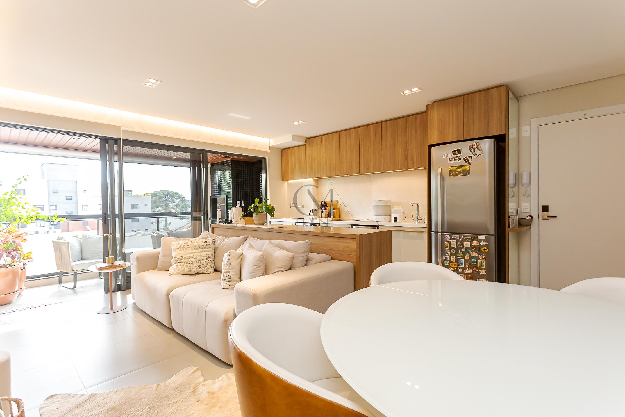 Apartamento completamente mobiliado com 2 quartos (1 su&iacute;te) e 2 vagas de garagem Rua Coronel Airton Plaisant Curitiba - 