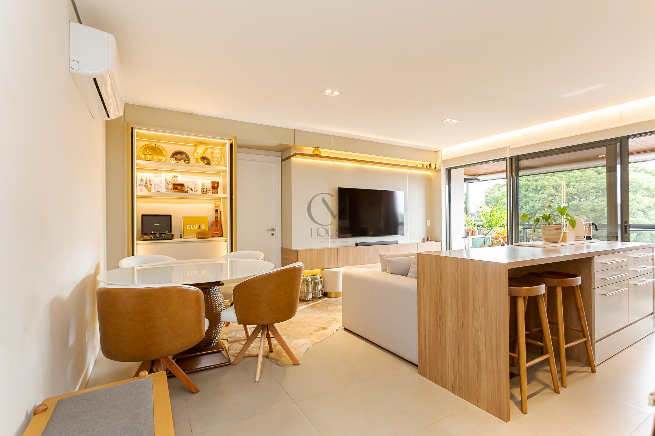 Apartamento completamente mobiliado com 2 quartos (1 su&iacute;te) e 2 vagas de garagem Rua Coronel Airton Plaisant Curitiba - 