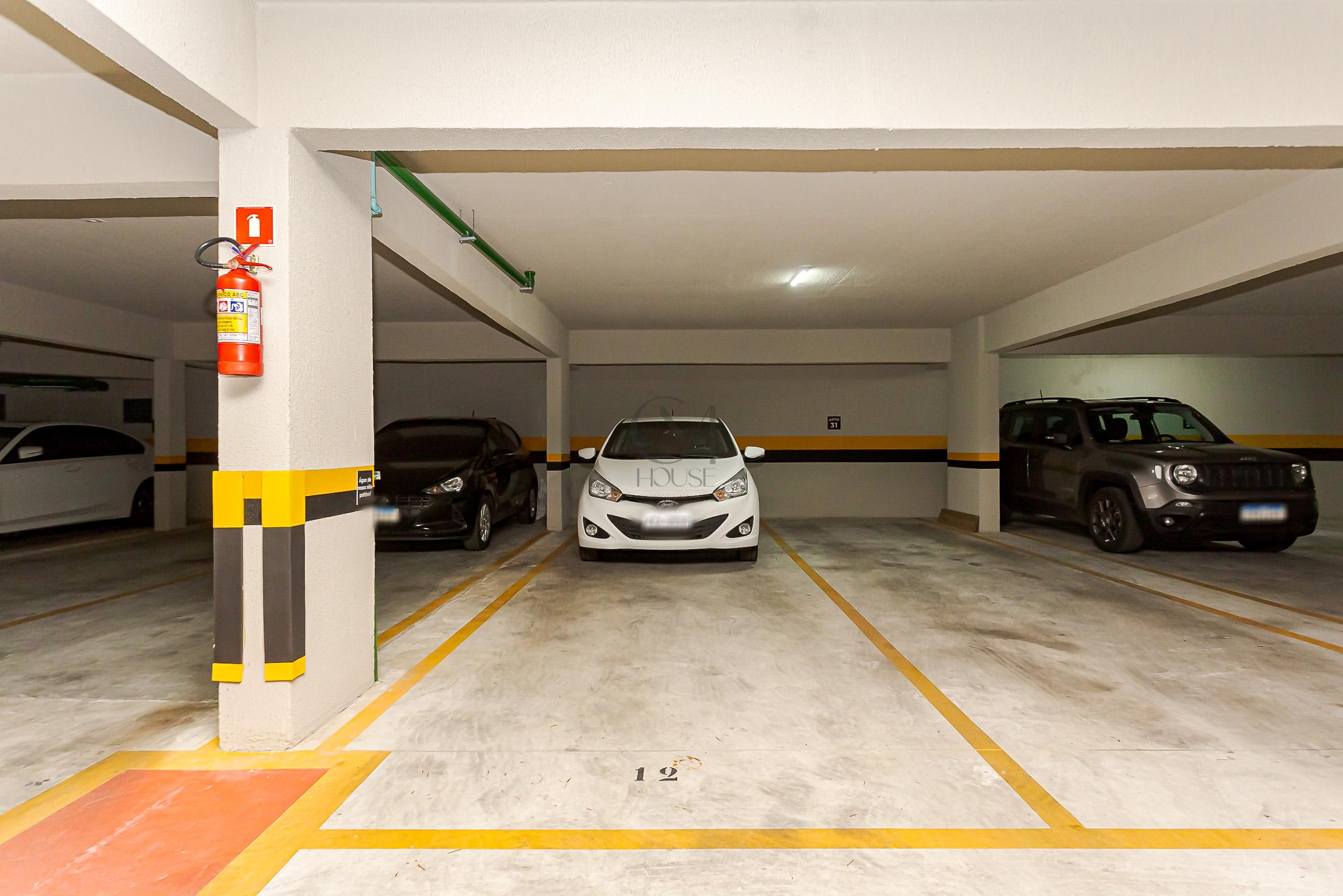 Apartamento completamente mobiliado com 2 quartos (1 su&iacute;te) e 2 vagas de garagem Rua Coronel Airton Plaisant Curitiba - 