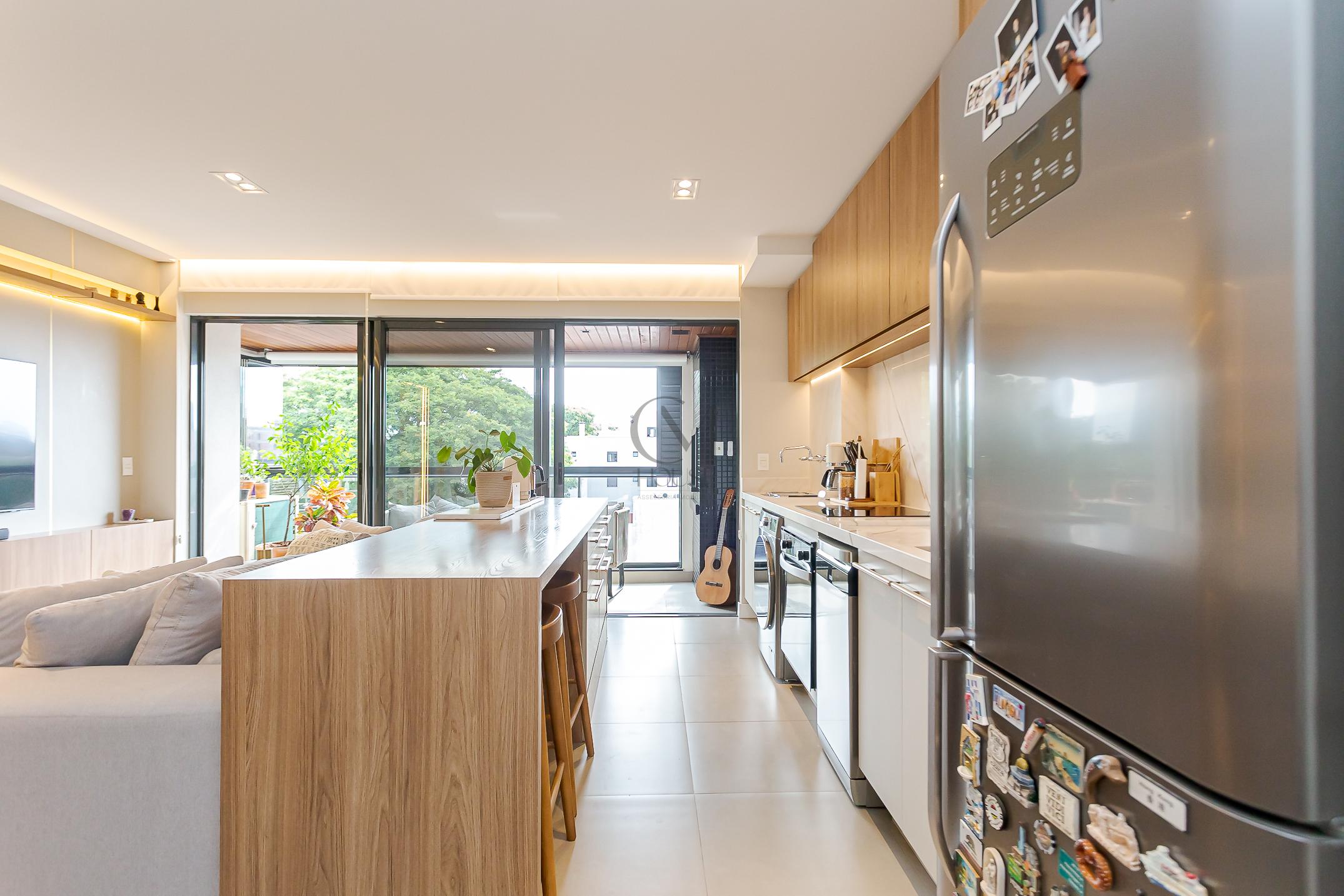 Apartamento completamente mobiliado com 2 quartos (1 su&iacute;te) e 2 vagas de garagem Rua Coronel Airton Plaisant Curitiba - 