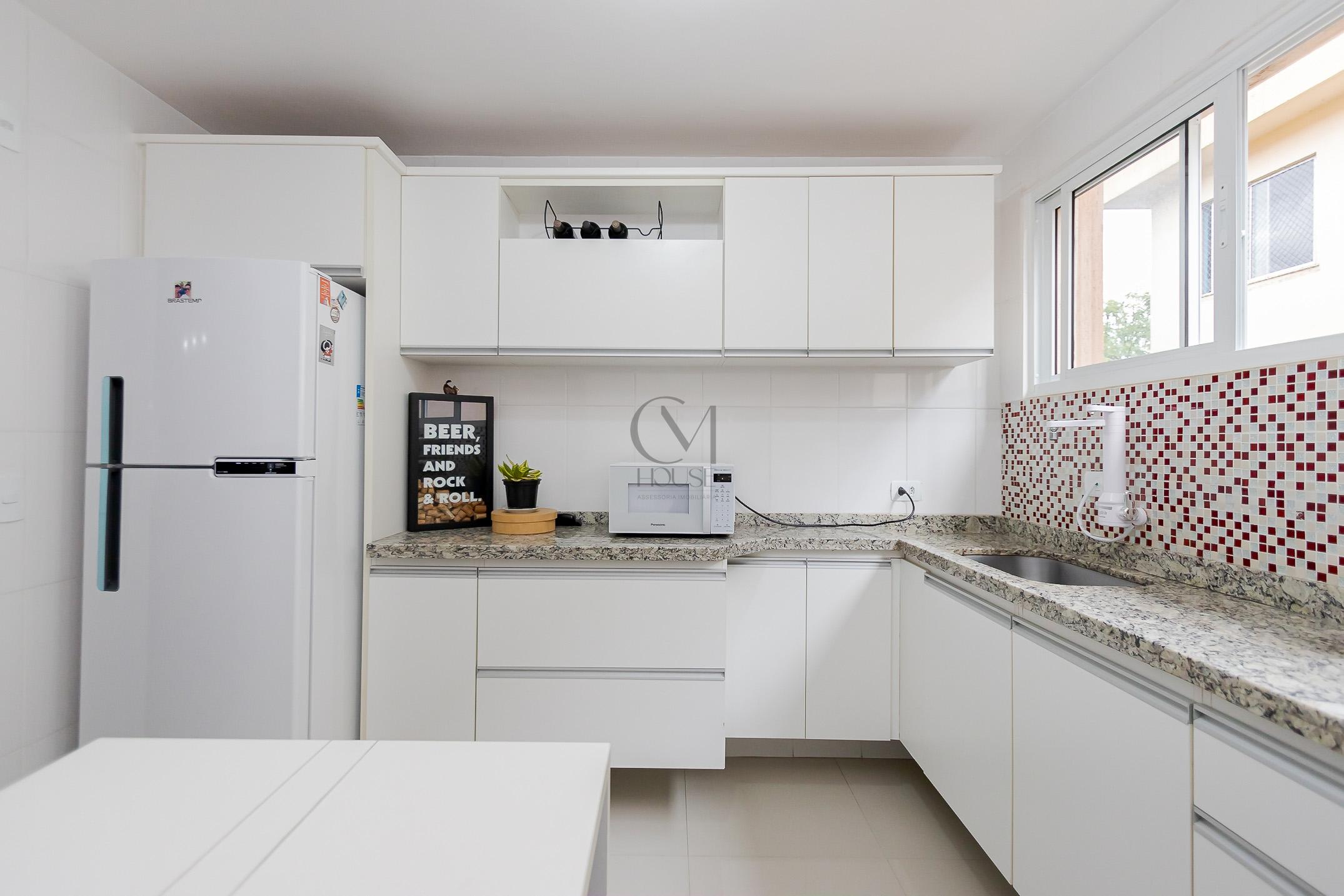 Apartamento 3 quartos com su&iacute;te reformado no &Aacute;gua Verde rua castro Curitiba - 