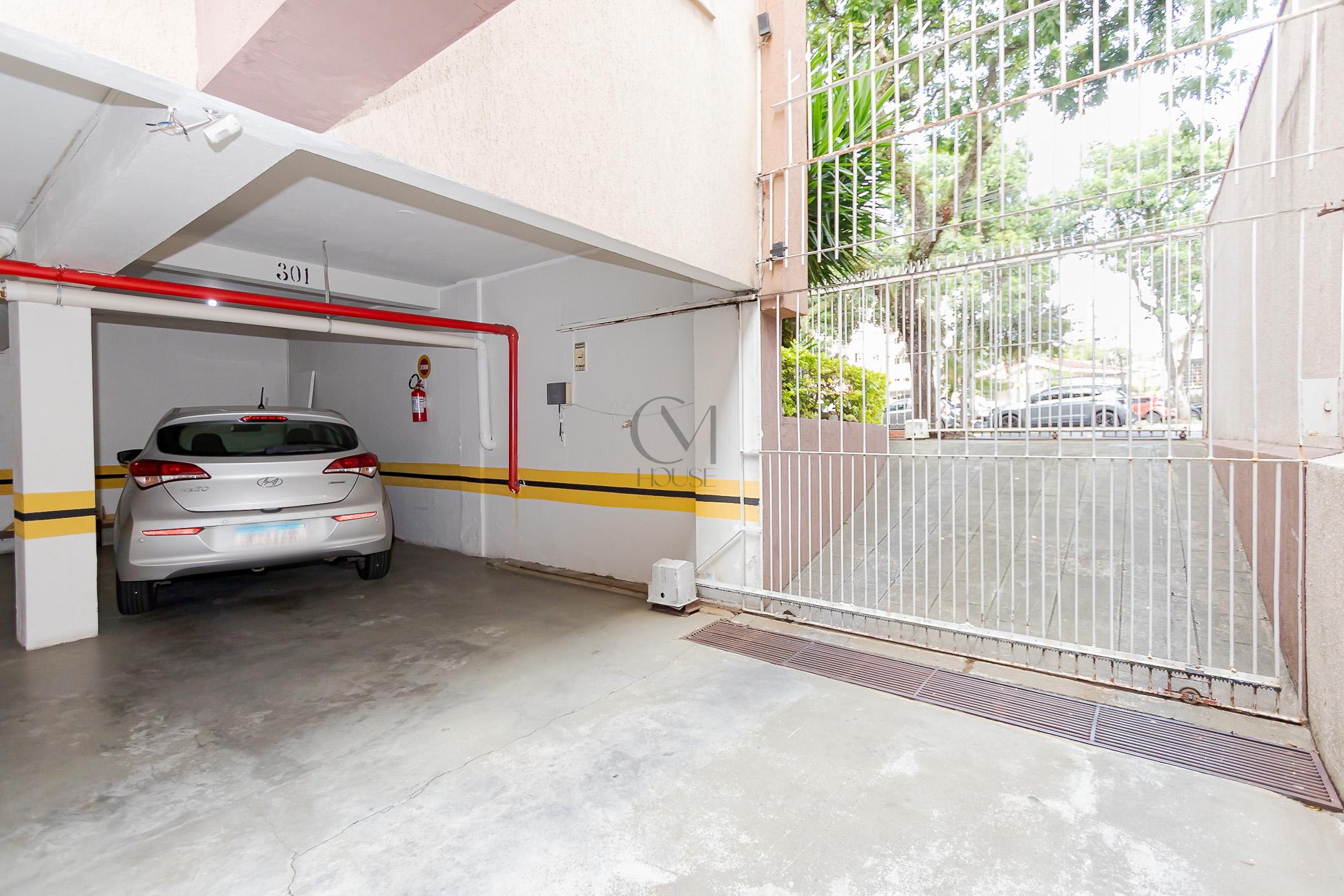 Apartamento 3 quartos com su&iacute;te reformado no &Aacute;gua Verde rua castro Curitiba - 