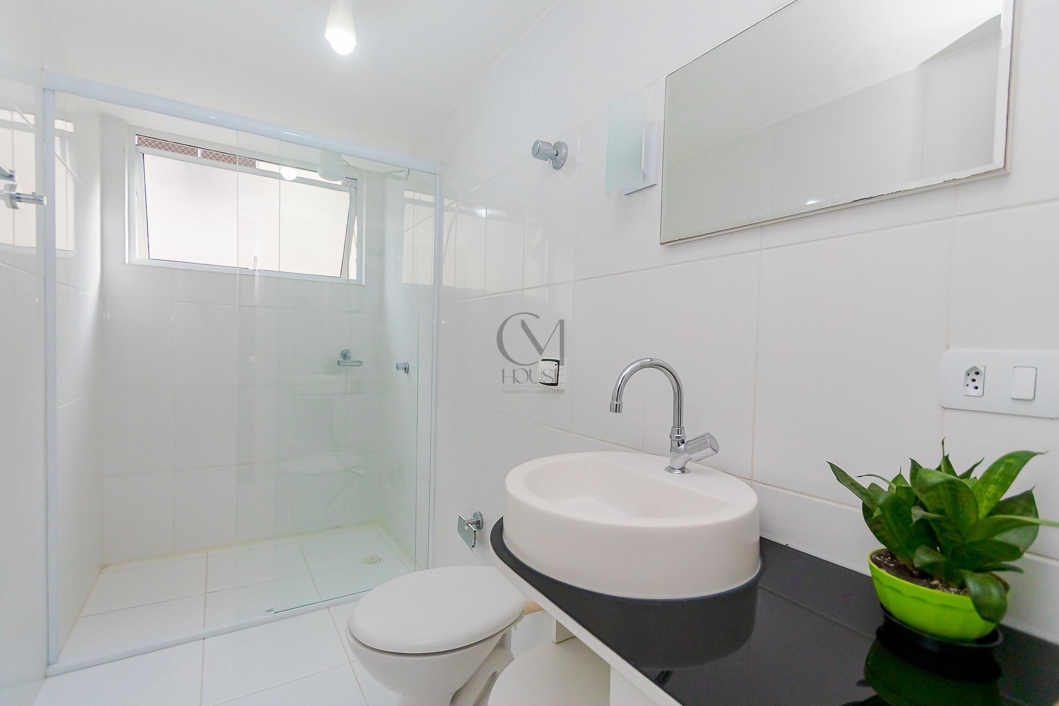 Apartamento 3 quartos com su&iacute;te reformado no &Aacute;gua Verde rua castro Curitiba - 