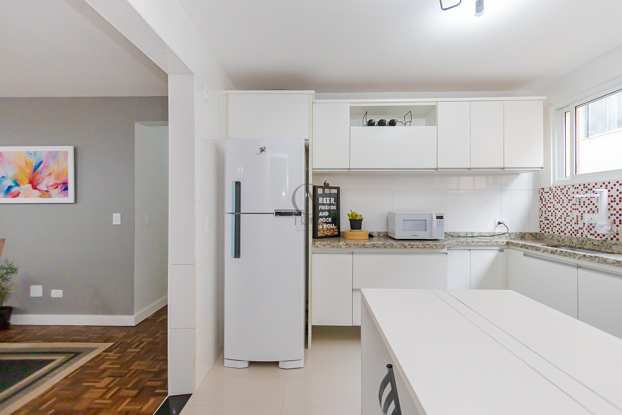 Apartamento 3 quartos com su&iacute;te reformado no &Aacute;gua Verde rua castro Curitiba - 