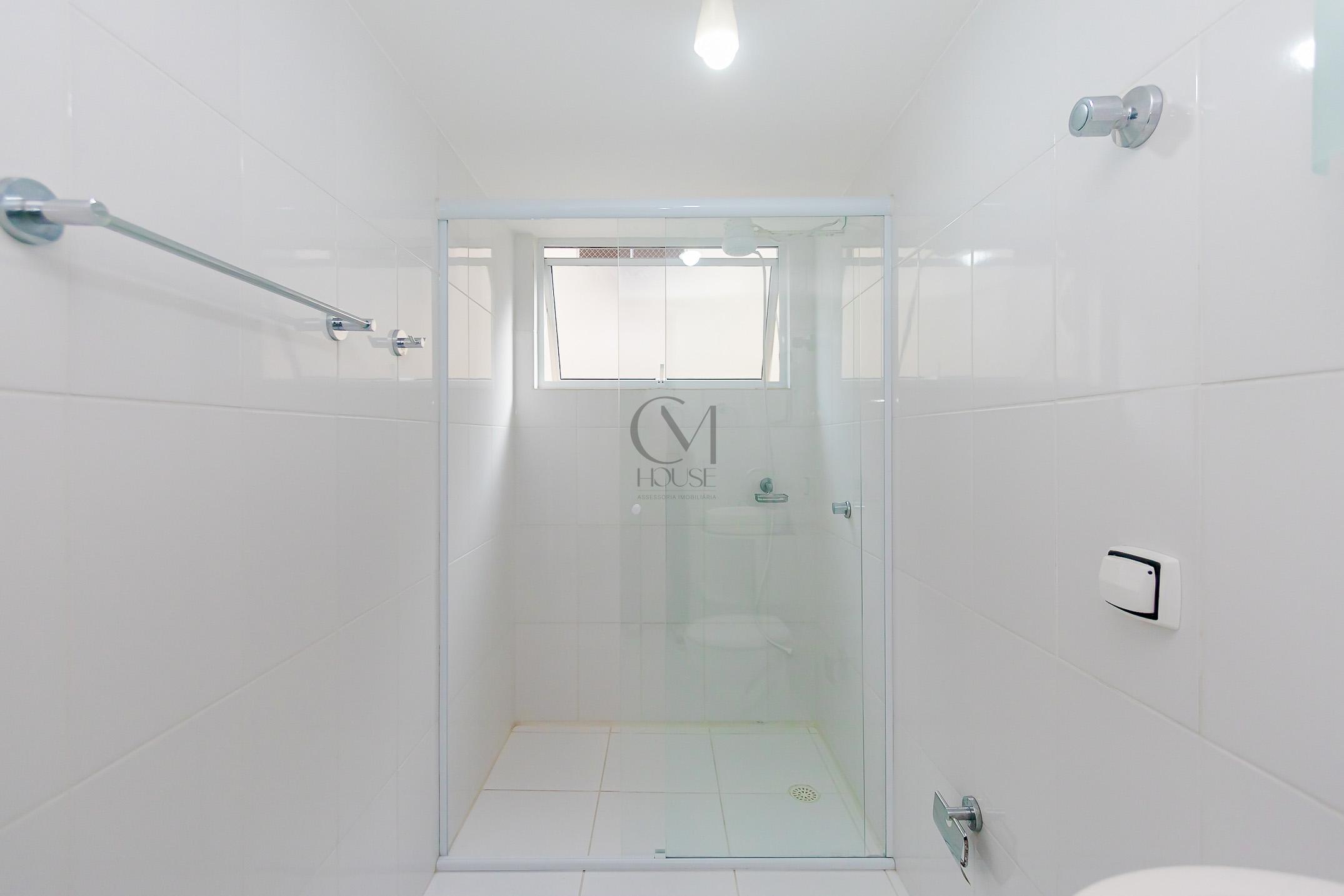 Apartamento 3 quartos com su&iacute;te reformado no &Aacute;gua Verde rua castro Curitiba - 